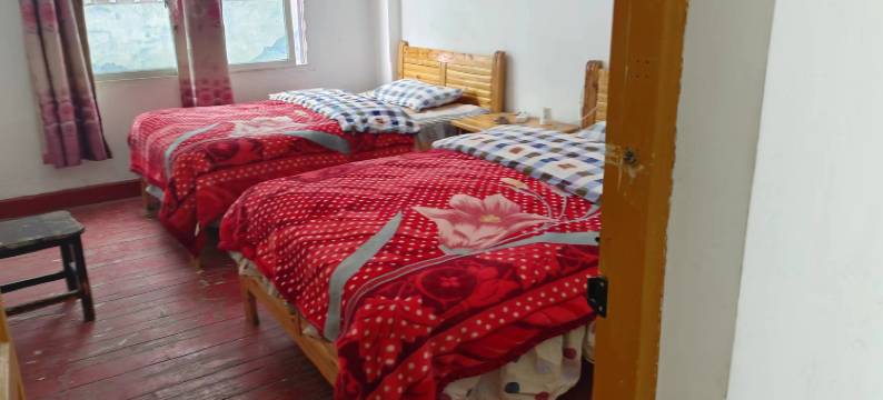 八宿然乌崃山酒家图片