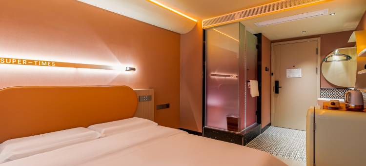 超时光潮玩设计酒店(广州北京路步行街大佛寺店)图片