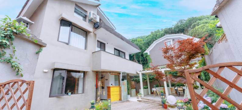 巷往西湖边民宿(西湖风景区雷峰塔店)图片