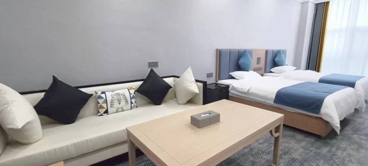 如家睿柏云酒店(巴中南江县红塔新区奥特莱斯购物广场店)图片