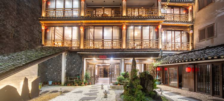 岸芷汀兰庭院江景民宿(凤凰古城沱江店)图片