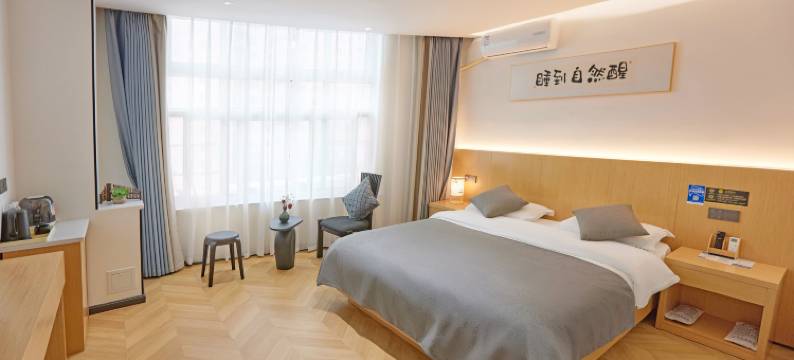 轻舍城景智能民宿(昆明老街交三桥地铁站店)图片