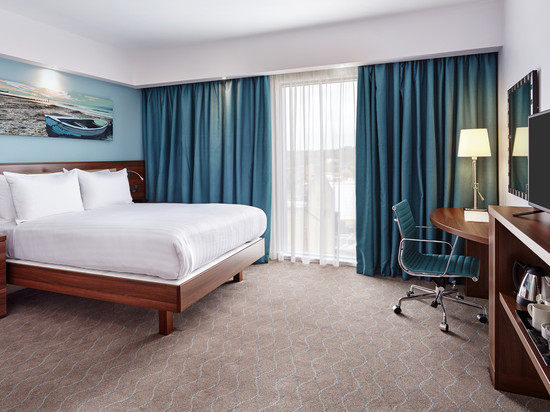 伯恩矛斯希尔顿欢朋酒店