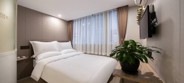 易佰WarmWipeWhlBathMergeMinimalMod 酒店(重庆观音桥九街店)图片