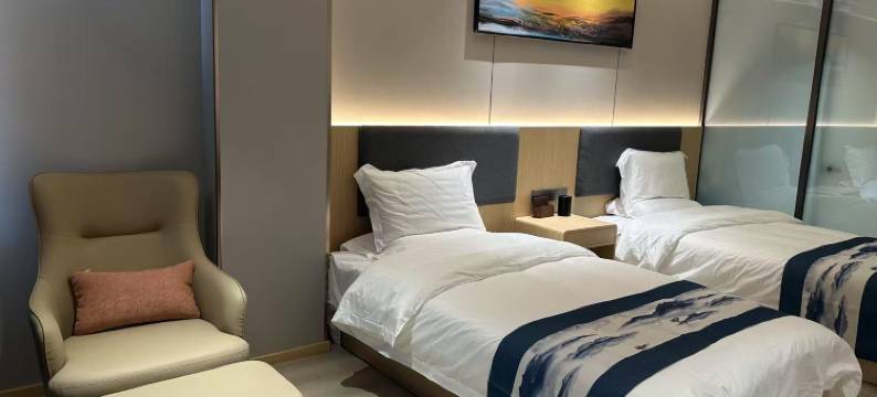 卢氏金桥四季主题酒店图片