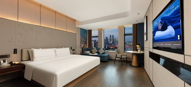 重庆南滨路皇冠国际江景亚朵酒店图片