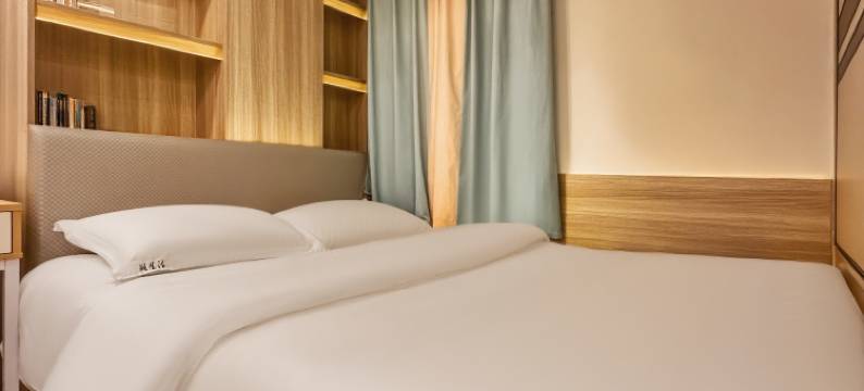 潮居公寓(深圳福田中心岗厦地铁站店)图片