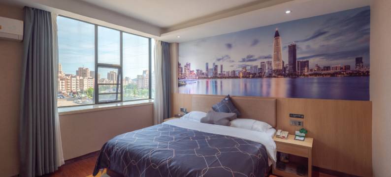 宝莱湾酒店(红花山体育中心店)图片