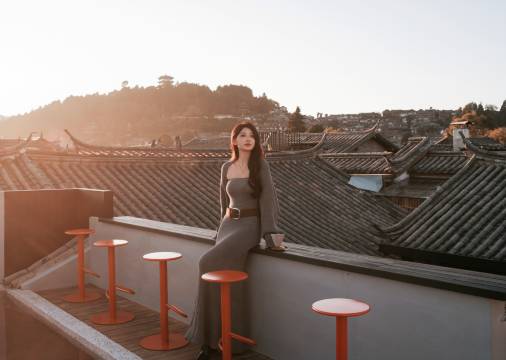 QINGLUAN晴峦·暮雪千川｜阅城鑫奢雪山观景民宿(古城木府店)图片