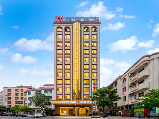 柏曼酒店(湛江鹰展广场赤坎民国风情街店)