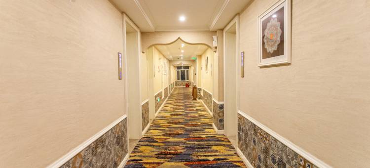 红宝石雅致酒店(新疆国际大巴扎二道桥地铁站店)图片