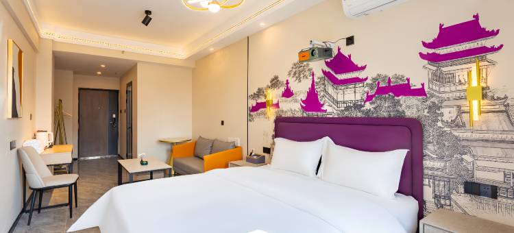 尚美CC影院民宿(中原万达广场二砂地铁站店)图片