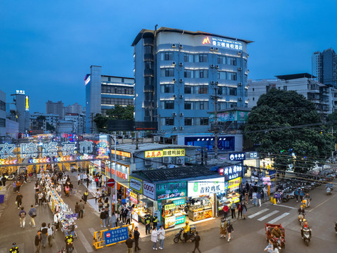 曼尔顿漫悦酒店(南宁火车站广西大学地铁站店)