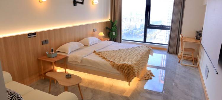 星野高空城景民宿(新乡宝龙广场店)图片