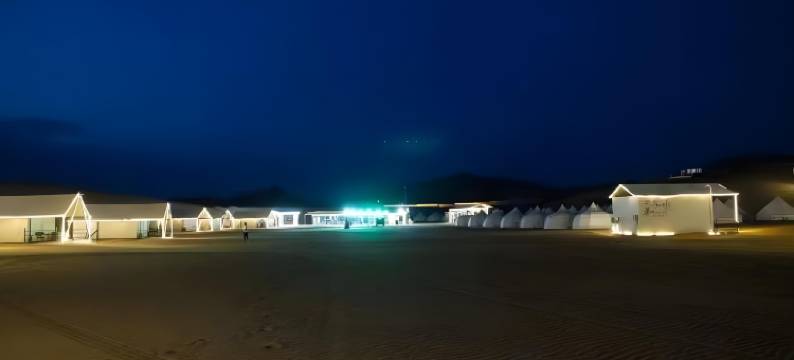 腾格里沙漠沙之缘露营地图片