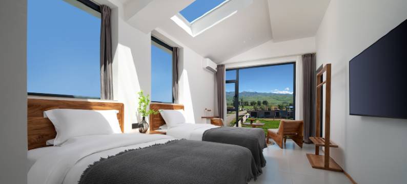 那拉提闲窗云影山景民宿图片