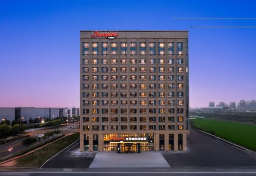 天津生态城希尔顿欢朋酒店外景图