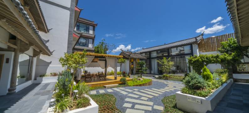 景华·SERMONT丨望山雪丨奢享影音丨泳池观景度假民宿图片