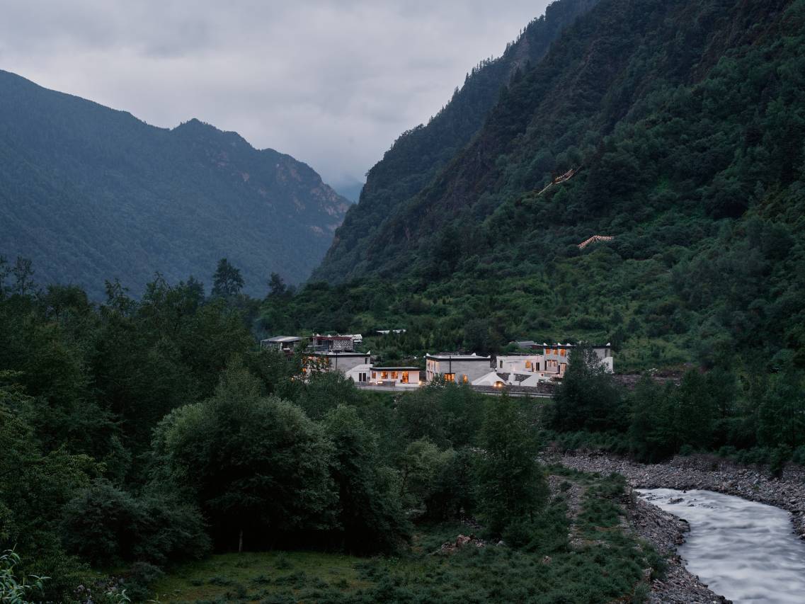 被梦叫醒酒店(双桥沟景区布达拉峰雪山公路打卡点店)图片