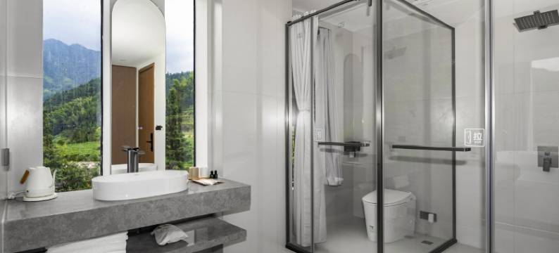 莽山源著·大峡谷畔山居图片