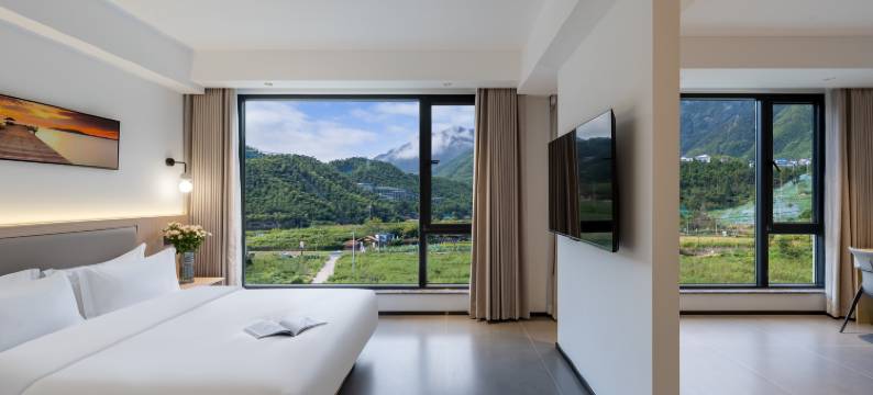 七遇·Verdant·山隅揽景溯溪漂流度假美墅(安吉云上草原店)图片