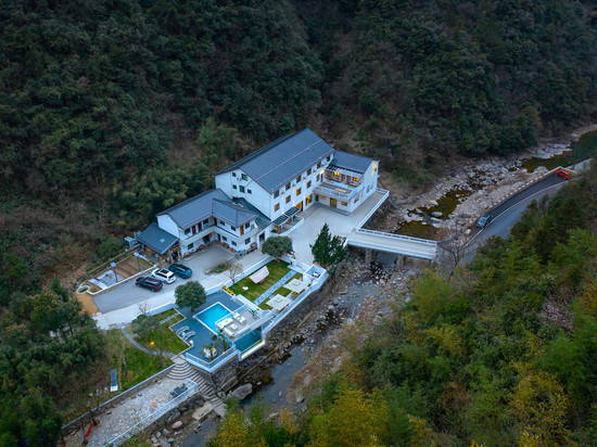 石岭山庄无边泳池山泉民宿(时令SHILING咖啡餐厅浙北大峡谷店)