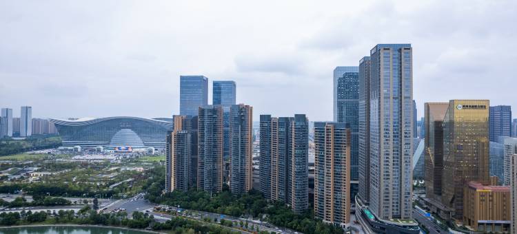 大魔方·秋野子设计师酒店(成都金融城演艺中心心岛地铁站店)图片
