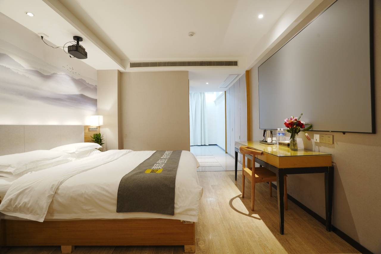 铂莱华大酒店(武汉江汉路步行街店)