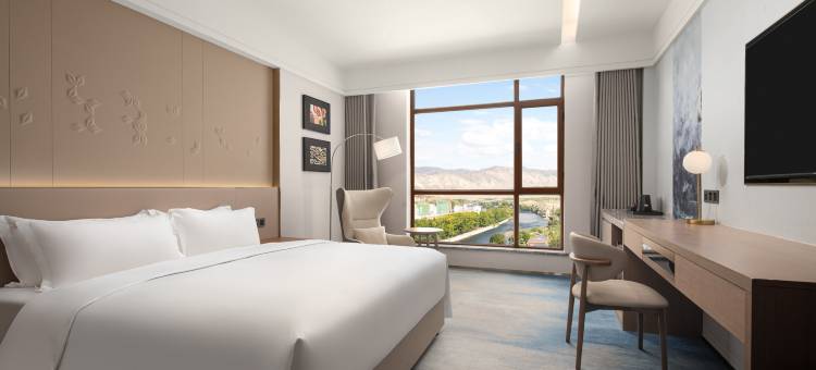 阿勒泰富蕴希尔顿逸林酒店图片