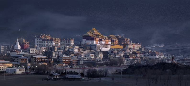 阅归Scenic｜雪山映阁富氧景观酒店(香格里拉松赞林寺景区店)图片