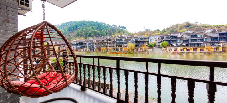 云桥雅居·Life轻奢设计民宿(凤凰古城店)图片