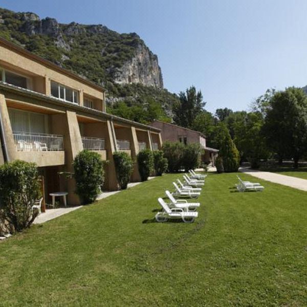 弧桥瓦灿塞勒查恩斯公寓式酒店(Vacancéole - le Domaine de Chames - Pont d'Arc)图片