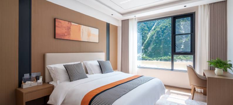 泸定得妥大酒店图片