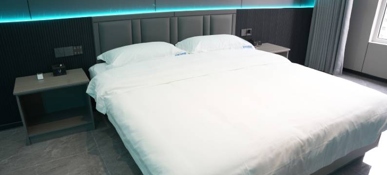 麒云电竞酒店(鄂尔多斯东胜区万达广场店)图片