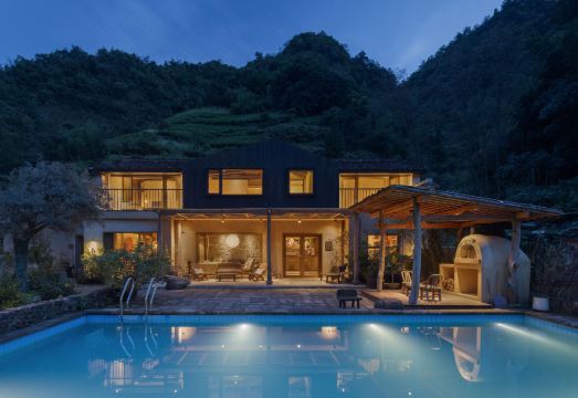 The Road's End Hotel Overview