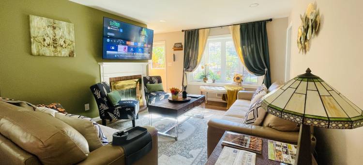 普林斯顿市中心优雅三卧两卫住宅 + 免费停车(Elegant 3BR/2BA House in the Heart of Princeton + Free Parking)图片