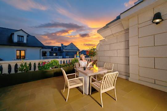 半池·朴居雅筑lBNB设计·湖畔美宿(昆明滇池海埂大坝店)