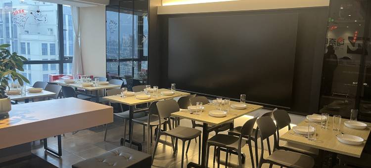 CLARE·可奈电竞酒店(成都温江南熏大道地铁站店)图片