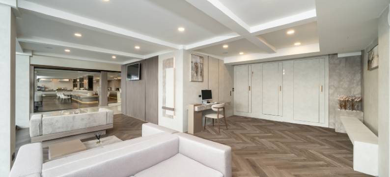 曼谷机场快线兰甘亨贝斯特韦斯特SureStay Plus酒店(SureStay Plus by Best Western Ramkhamhaeng Airport Rail Link Bangkok)图片