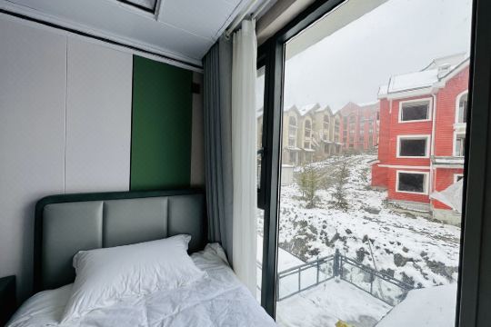 选择房间开业:2023在冰天雪地的南天湖,这是一家有地暖的民宿干净整洁