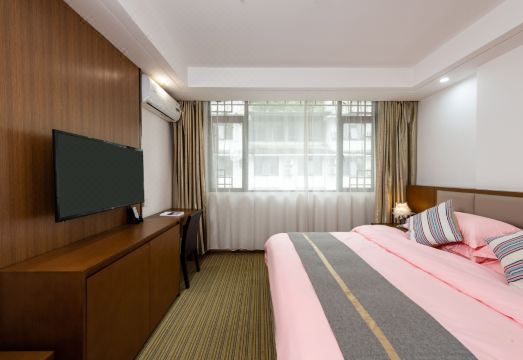 Six Resorts (Yangshuo West Street) Hotel Overview