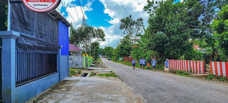 怀卡布巴克米特拉谢金娜寄宿家庭旅馆及咖啡馆 RedDoorz(Shekinah Homestay & Cafe Waikabubak Mitra RedDoorz)图片