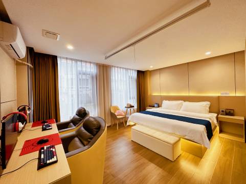 绵竹鑫·季枫酒店(中心广场店)