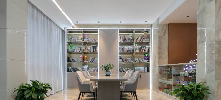 虹桥假日精选酒店(鄂州新亚太国际广场店)图片