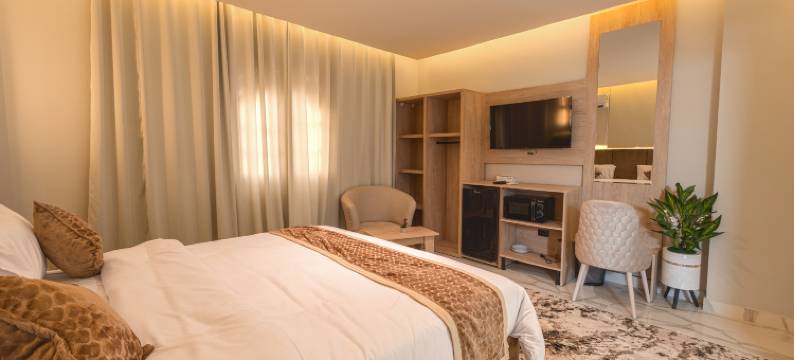 金色之家(Golden House)图片