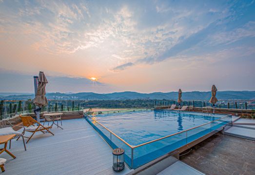 弥勒湖泉水乡浩枫温德姆温泉酒店外景图