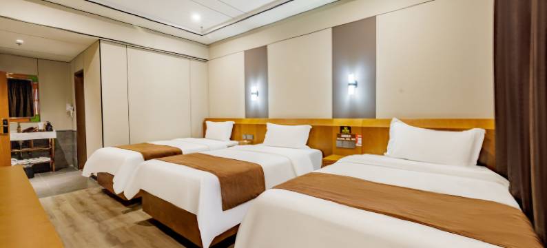 喆家国际酒店(西双版纳景洪泼水广场江边夜市店)图片