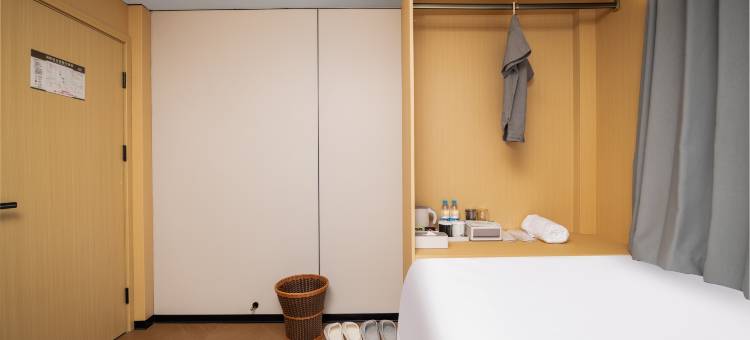 霍闪电竞酒店(绵阳高铁站涪城万达广场店)图片