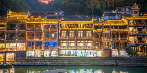 星辰大海·月映沱江臨江親水觀景民宿(鳳凰古城景區虹橋店)