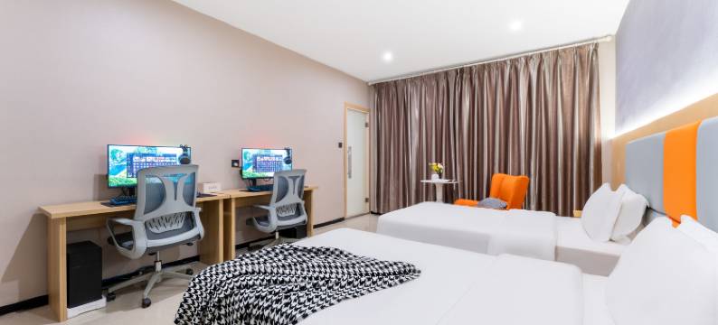 CAT电竞(金华站浙江师范大学店)图片